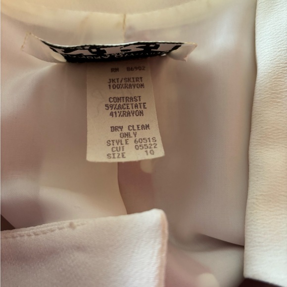 Sandra Ow-Wing for NR1 ladies suit - Picture 4 of 9